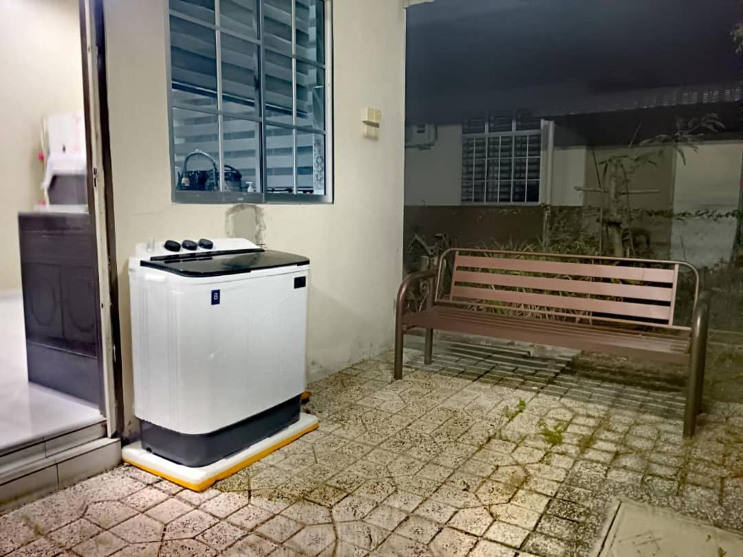 Ebnur Homestay Arau Exterior foto